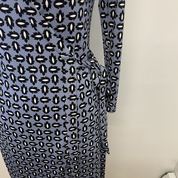 Ann Taylor Wrap Dress Blue Print Long Sleeve Knee Length 2P  Business Casual - Picture 3 of 7